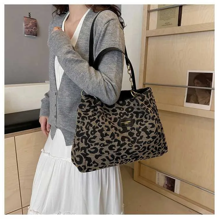 Trendig damaxelremsväska med leopardmönster i bohemisk stil_voghion.com