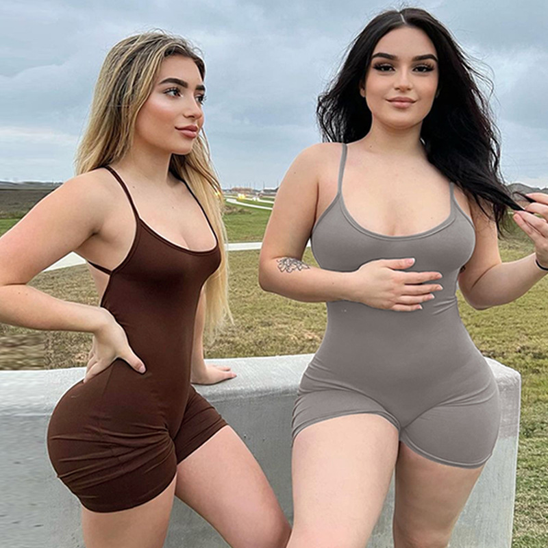 Online celebrity live streaming of women's low cut U-neck suspender Jumpsuits_voghion.com