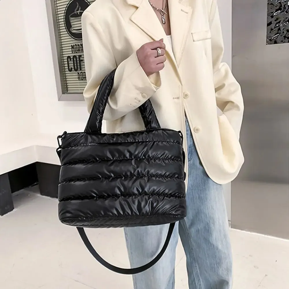 Bolsa tote puffer tiracolo acolchoada leve estofada transversal_voghion.com