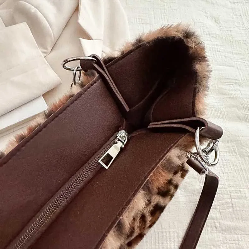 Designer Leopard Print Shoulder Bag Large Capacity Women Handbag_voghion.com