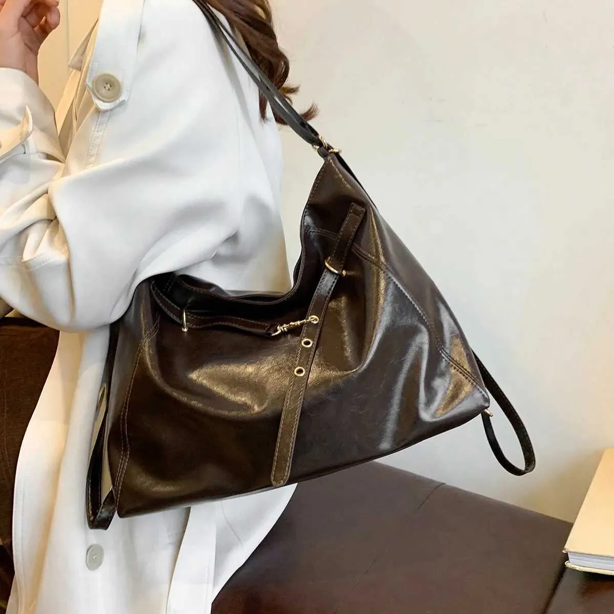 New Vintage Classic One Shoulder Bags Casual Simple Y2K Backpack Large Capacity Commute Great Gift For Women Y241216_voghion.com