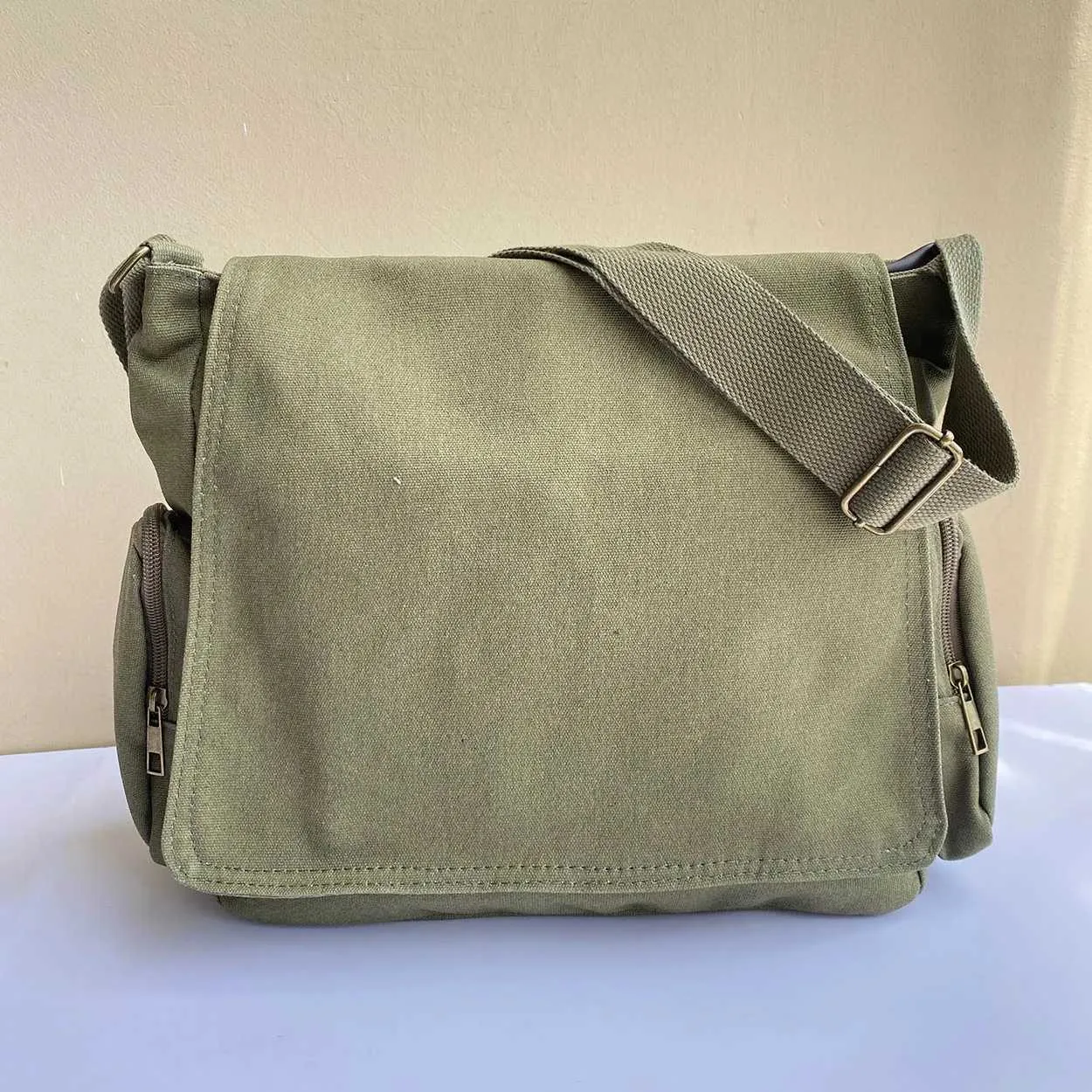 Canvas Shoulder Bag For Men Retro Style Lightweight Crossbody Bag_voghion.com