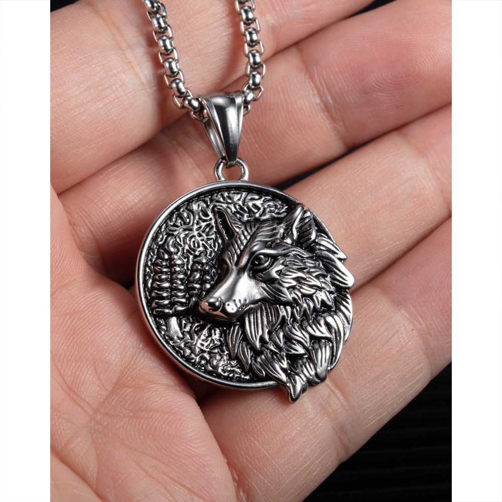 Collier personnalisé en acier titane avec tête de loup tendance_voghion.com