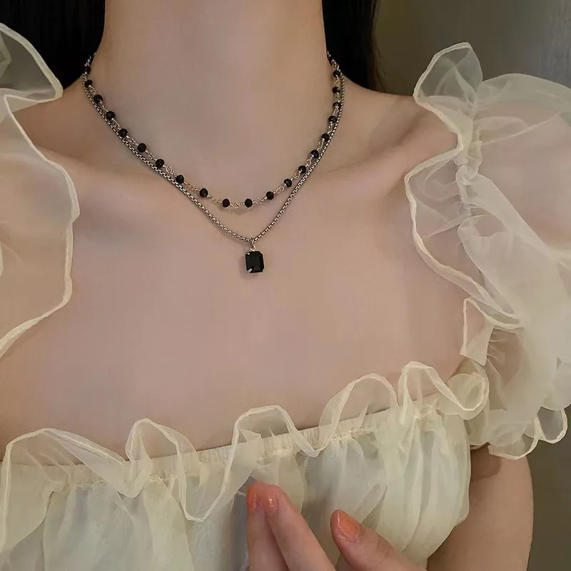 Collana girocollo a doppio strato con perline nere donna_voghion.com