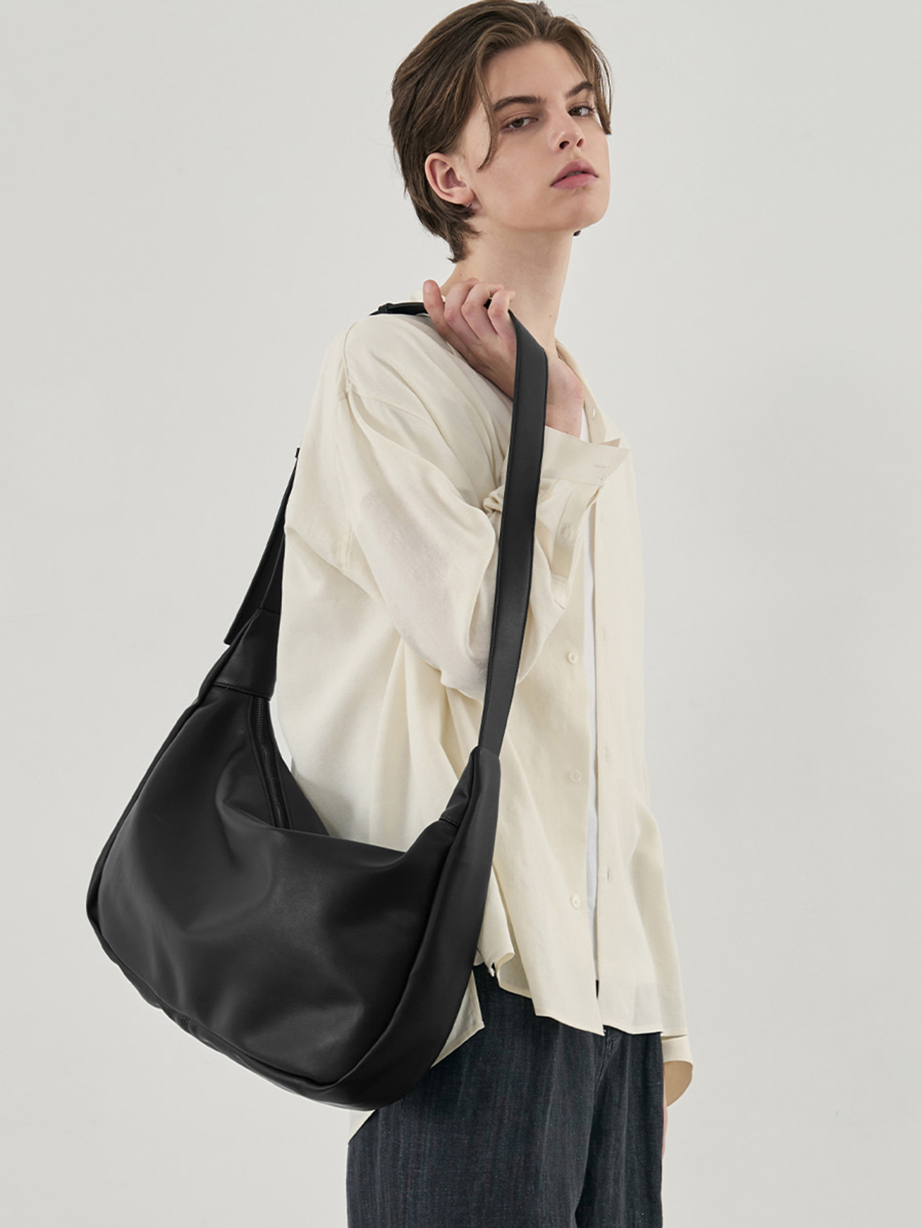 Corea del Sur Color sólido 2024 nuevo bolso de viaje para el aula de un hombro de gran capacidad de cara suave, bolso cruzado único_voghion.com