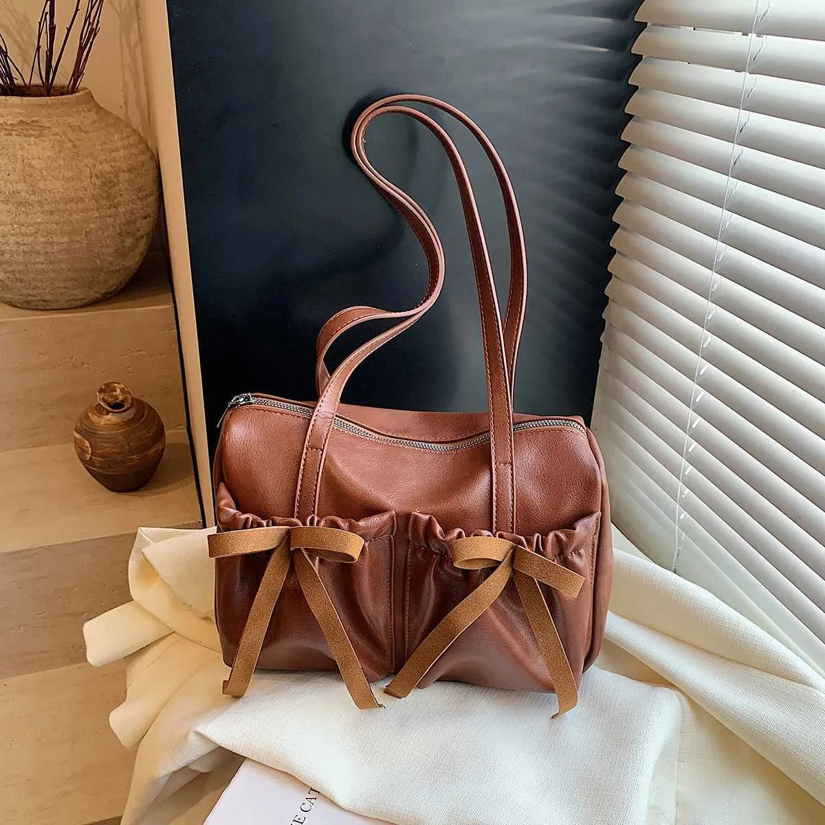 Ladies retro classic shoulder motorcycle bag autumn and winter new style fashionable handbag Y241216_voghion.com