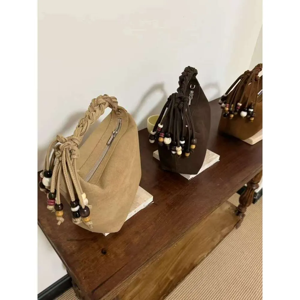 Borsa a tracolla da donna in vera pelle scamosciata, piccola, da 20 cm, con manico portatile, con design a nappe con perline e intreccio_voghion.com