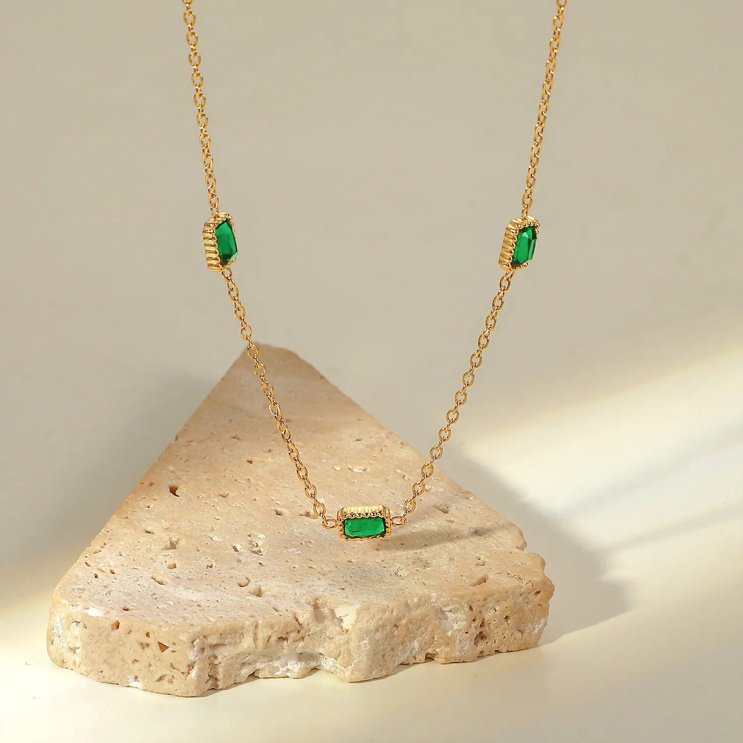 Catene Uworld Dainty 14k placcato oro gioielli verde zircone cubico collana in acciaio inossidabile rettangolo girocollo per le donne_voghion.com