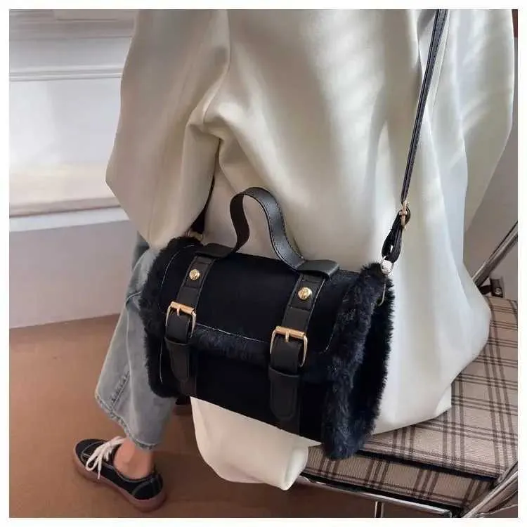 Shoulder Crossbody Handbag In Lamb Wool Versatile Style For Women_voghion.com