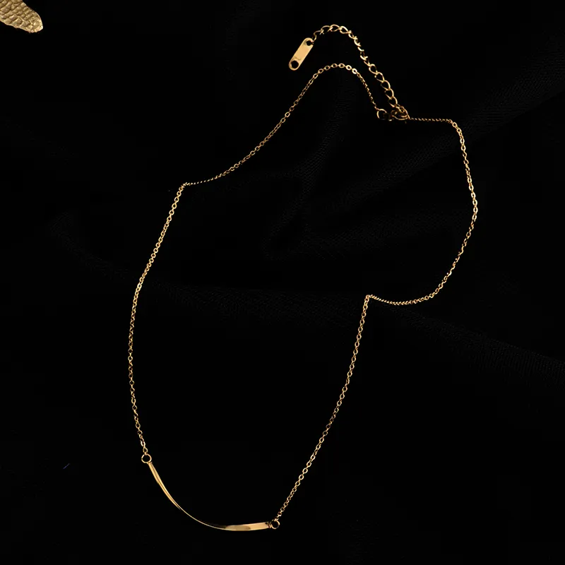 Colar com pingente de barra curva para mulher em aço inoxidável_voghion.com