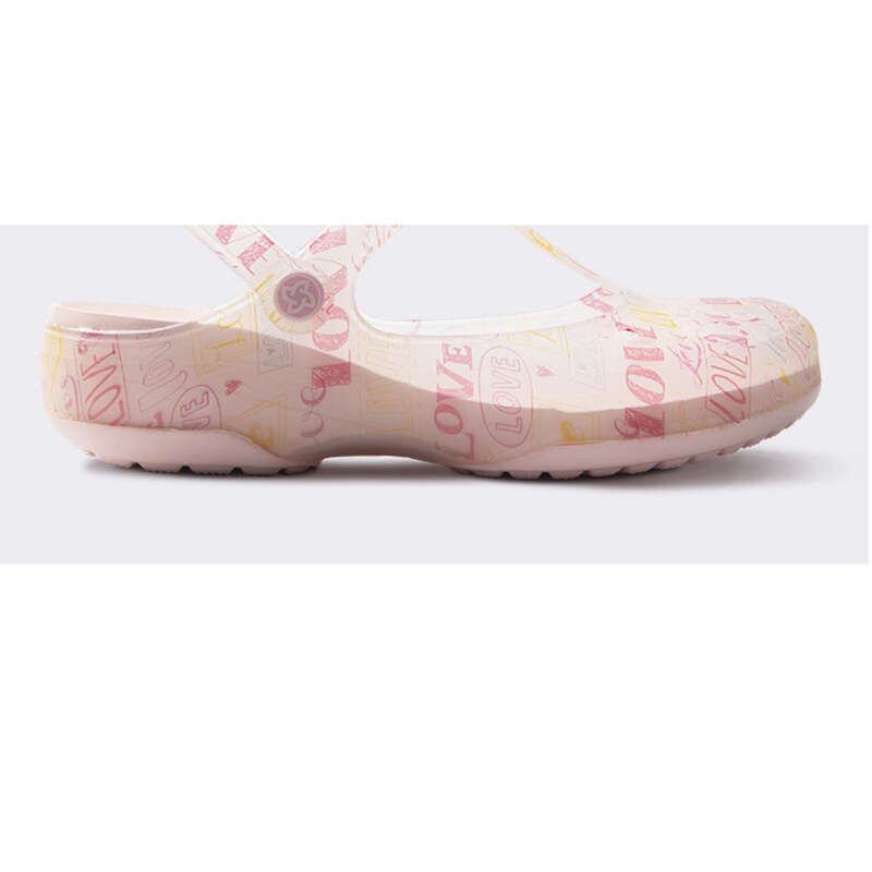 Strand im Sommer, im Freien mit einer perforierten Hacke, Gartenhacke für Frauen,_voghion.com