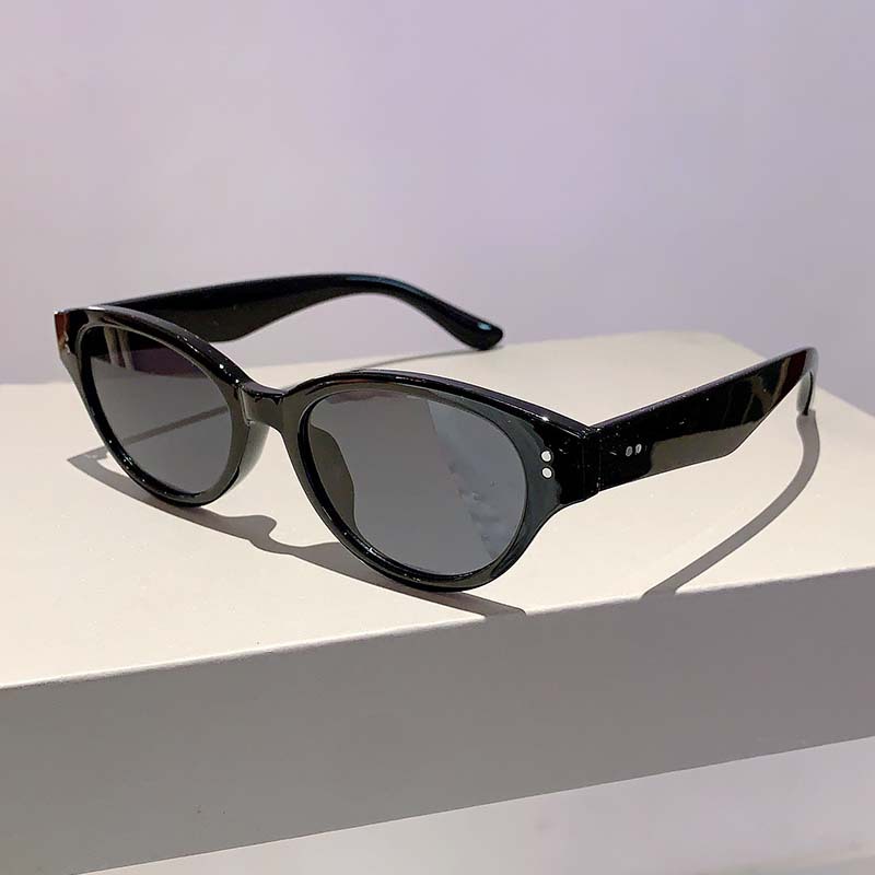 Oval Slimming Sunglasses For Men Instagram Style Street Photography_voghion.com