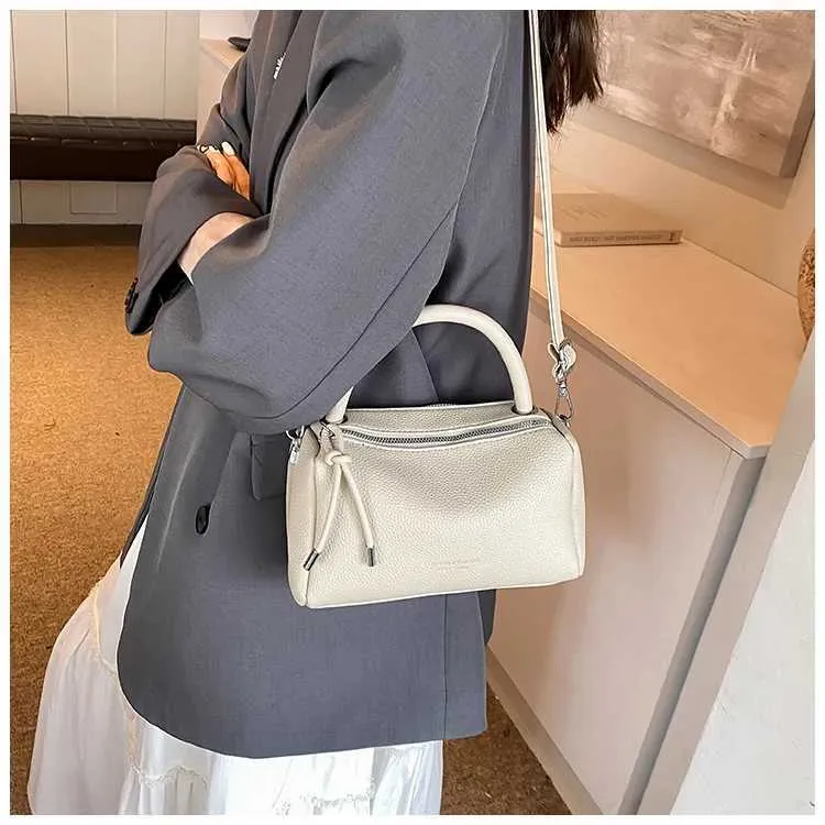 Textured Women Handbag Large Capacity Versatile Soft Shoulder Bag_voghion.com
