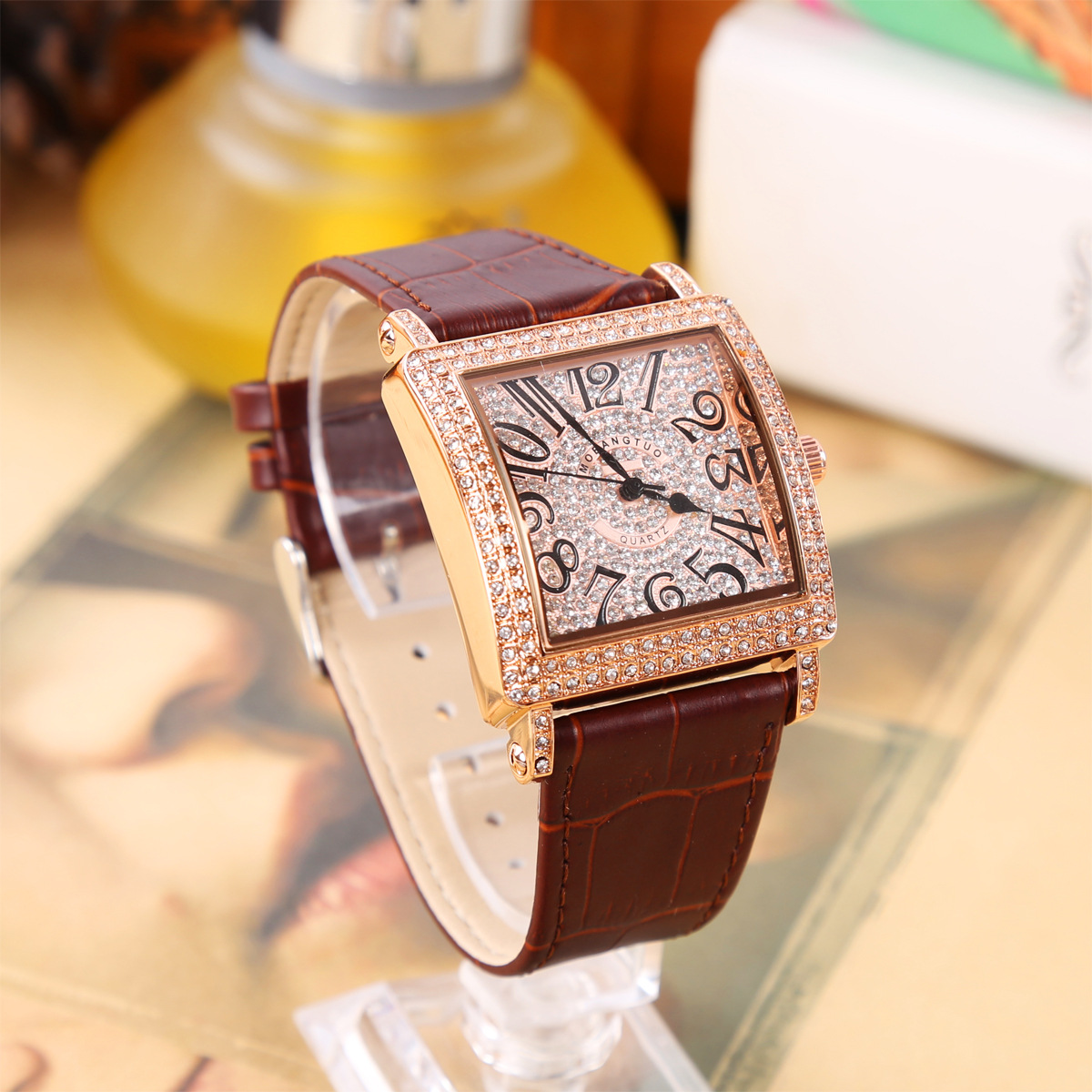 Orologio al quarzo da studente di moda versatile con scala digitale da donna in oro rosa con diamanti quadrati pieni_voghion.com