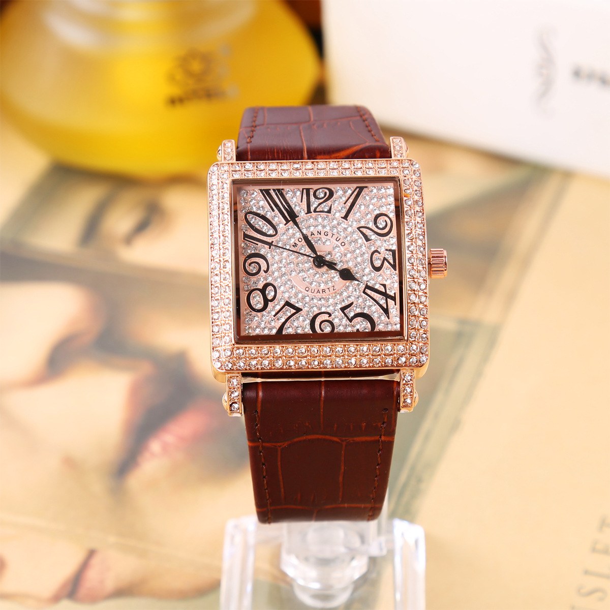 Orologio al quarzo da studente di moda versatile con scala digitale da donna in oro rosa con diamanti quadrati pieni_voghion.com