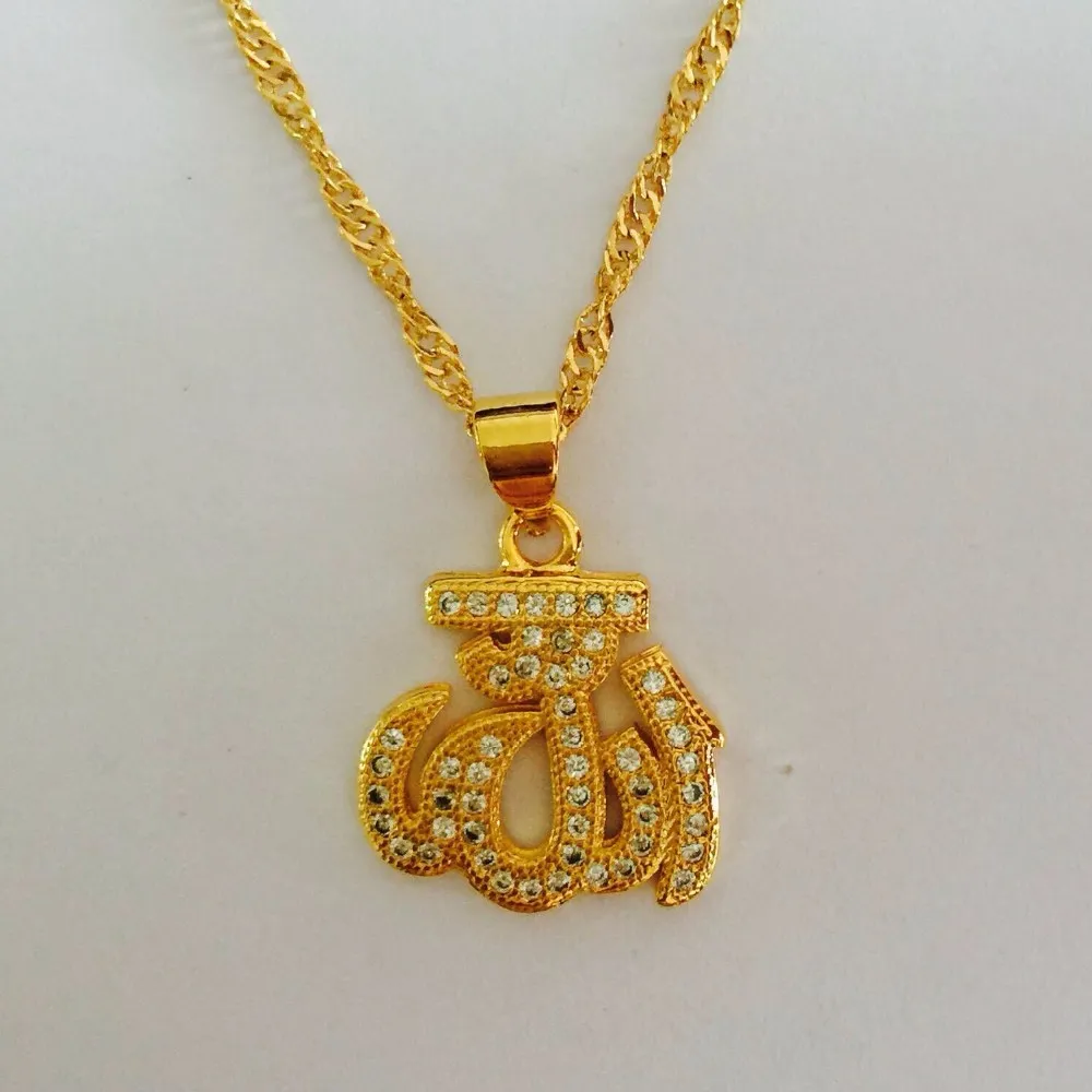 Collana con ciondolo allah placcata oro e cristalli per donna_voghion.com