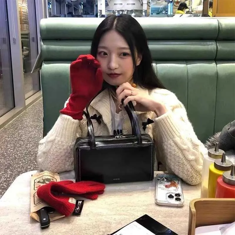 Koreanskt mode Axelväska Bärbar Liten Nisch Fyrkantig Armhåla Dam Stor Kapacitet Söt Studentväska Pendlare ClutchC241031_voghion.com