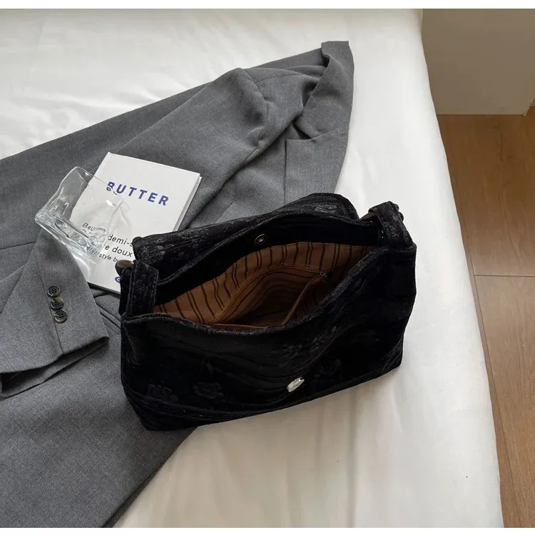 Bretelle in tessuto stampato alla moda da donna con hardware intarsiato, borsa sottobraccio e borsa portatile ad alta capacità 240806_voghion.com