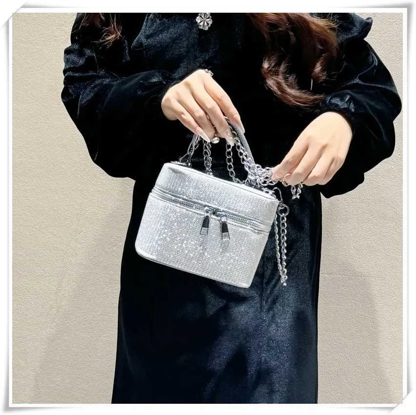 Glänzende Box-Umhängetasche für Frauen, süße Mini-Umhängetasche mit Reißverschluss und Kette, lässige, allgleiche Pendlertasche_voghion.com
