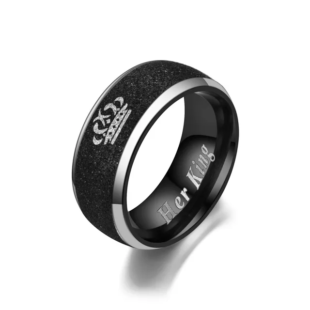 2025 Neuheiten Ihr König und seine Königin Brief Paar Ringe für Frauen Männer Krone Schwarz 8MM Edelstahl Matt Ring Liebhaber Hochzeit_voghion.com