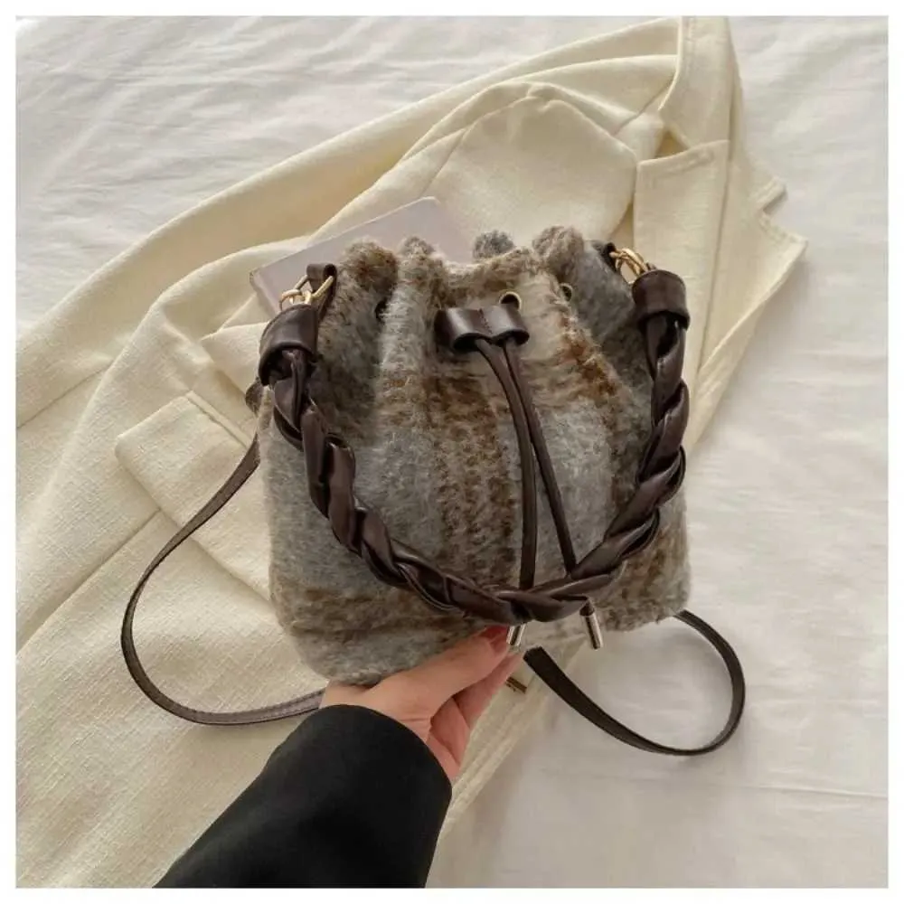 Fashionable Women's Retro Bucket Bag Shoulder Crossbody Handbag_voghion.com