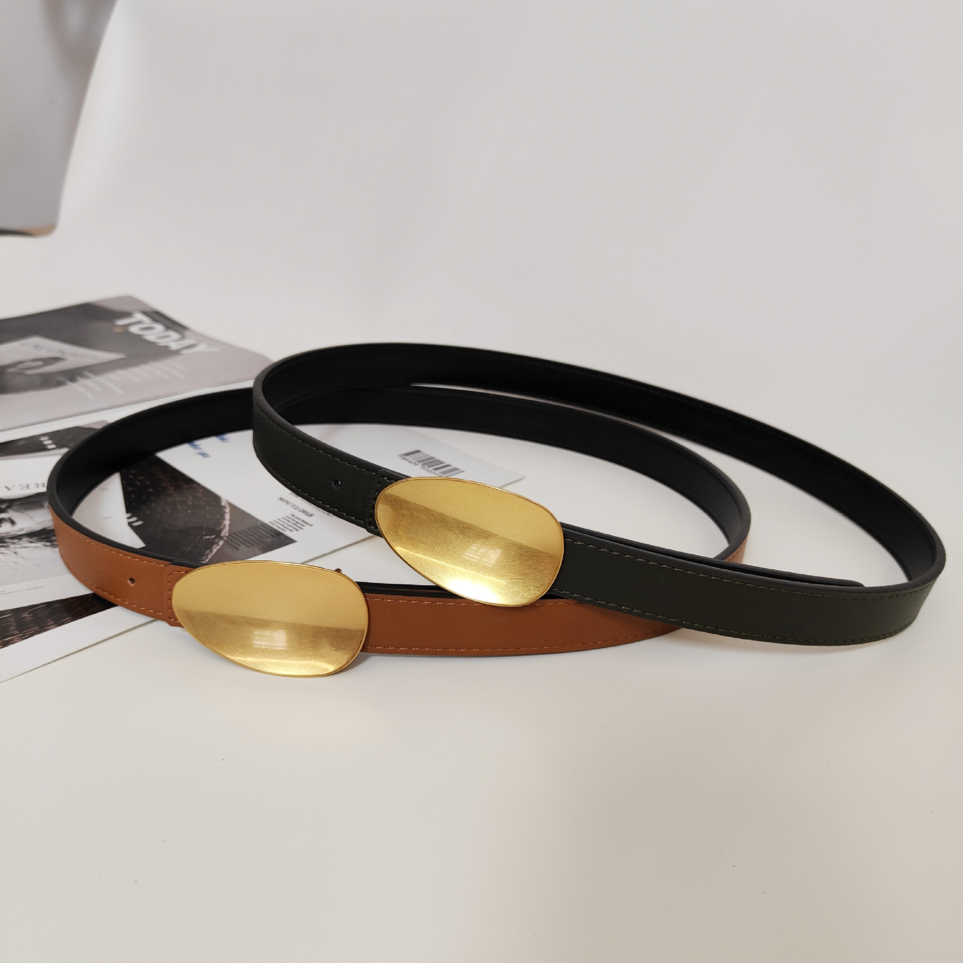 Cinto feminino em couro legítimo com fivela oval minimalista_voghion.com