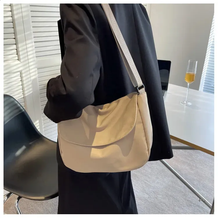 Solid Color Crossbody Simple Ladies Shoulder Waterproof Nylon WomenS Handbags Fashion Messenger Bag Women 240827_voghion.com