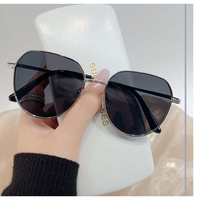 2025 New Internet Reddit Polarized Women's High-End Look, Small Face, UV Protection, High-End Driving Sunglasses_voghion.com