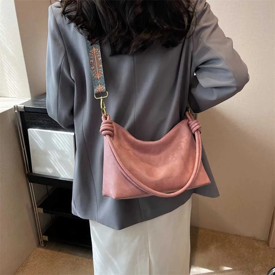 Borsa a tracolla da donna con texture in pelle morbida geometrica_voghion.com