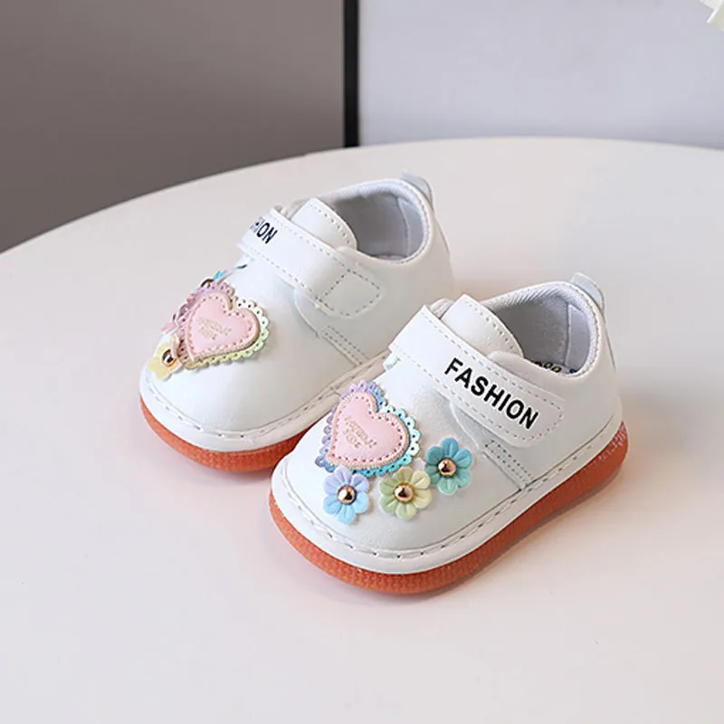Kleine Kinder Mädchen Quietschschuhe für Kleinkinder Schönes Design Kleinkind Enfant Kid Mädchen Wanderschuhe Happysteps Kindergrößen_voghion.com