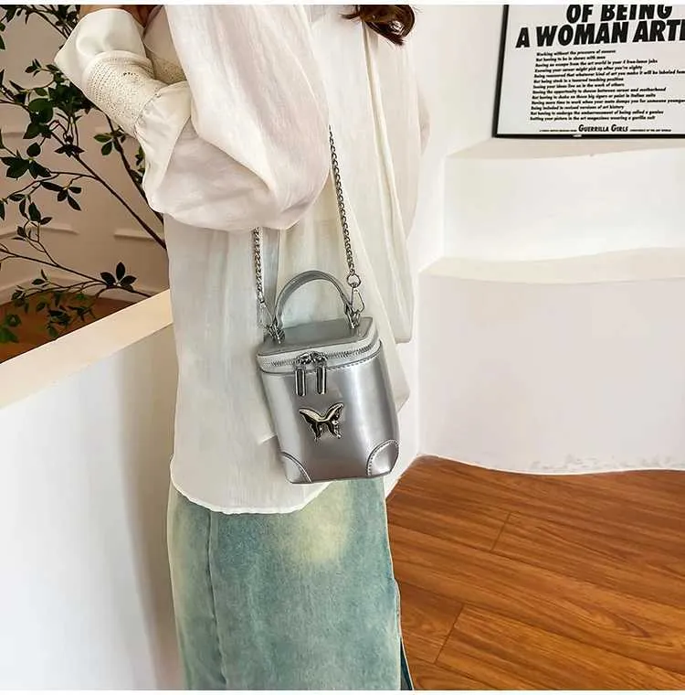 Damen Umhängetasche Aus Lackleder Mit Schmetterling Und Kette_voghion.com