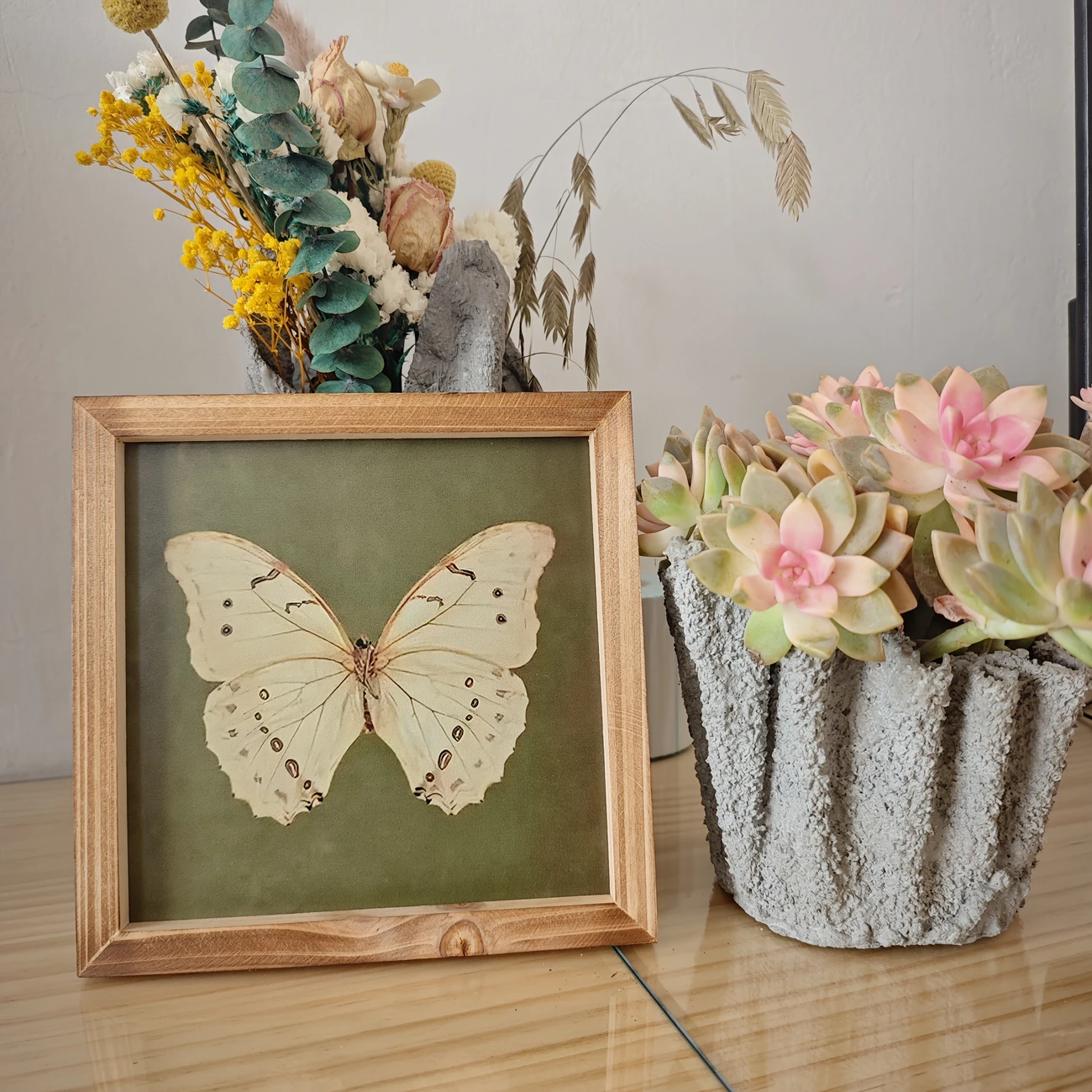 Vintage Butterfly Wall Art - 8x8" Polished Wooden Frame. Farmhouse Decor For Living Room, Bathroom Or As A Charming Gift._voghion.com