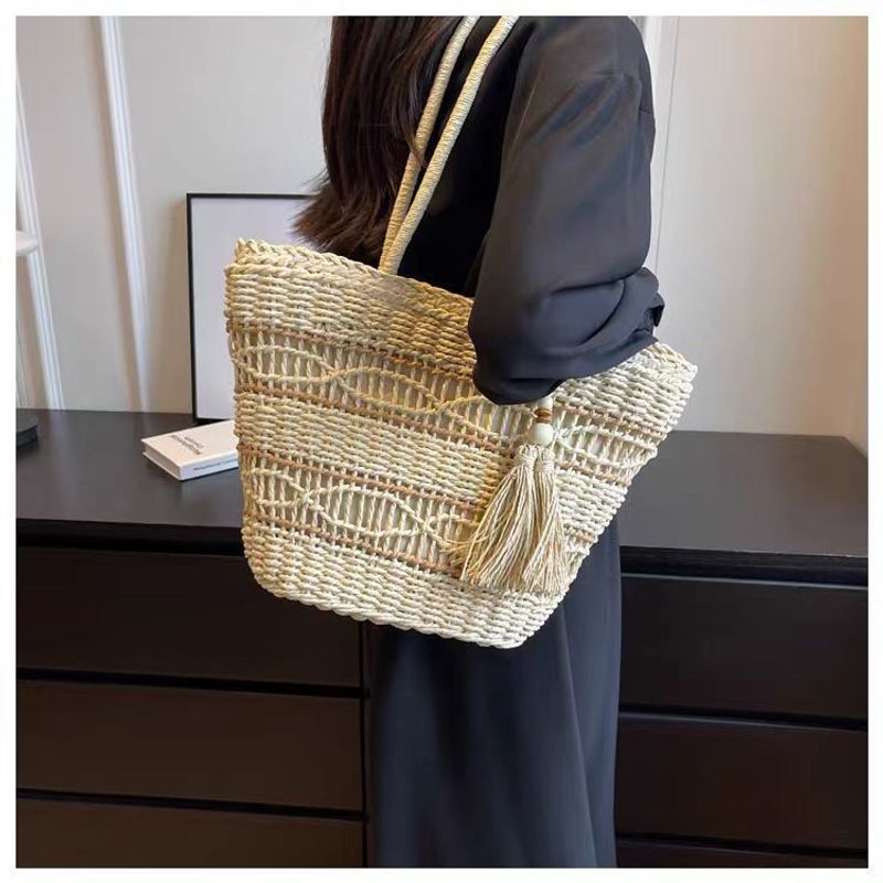 Damen Umhängetasche aus hohlem Papierseil gewebte modische grasgewebte Tasche, lässige Damentasche Strandtasche große_voghion.com