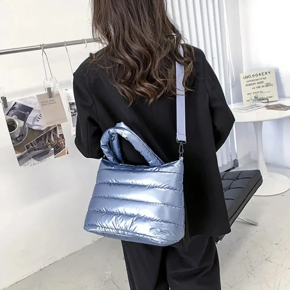 Bolsa tote puffer tiracolo acolchoada leve estofada transversal_voghion.com