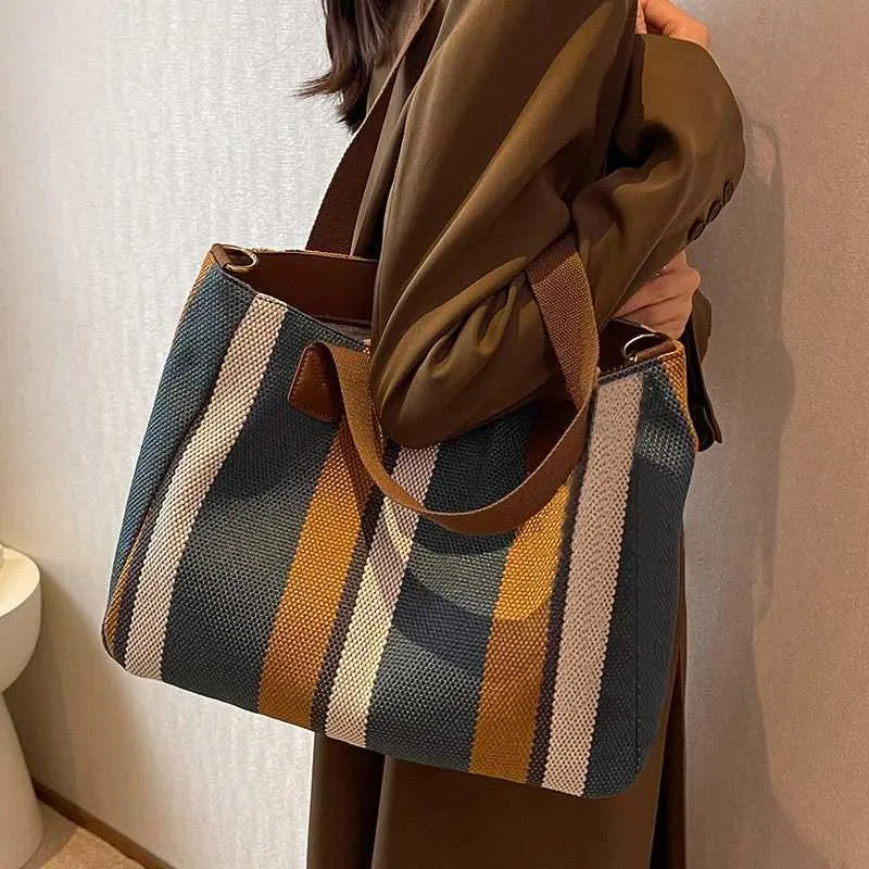 Large capacity canvas handbag Y241109_voghion.com