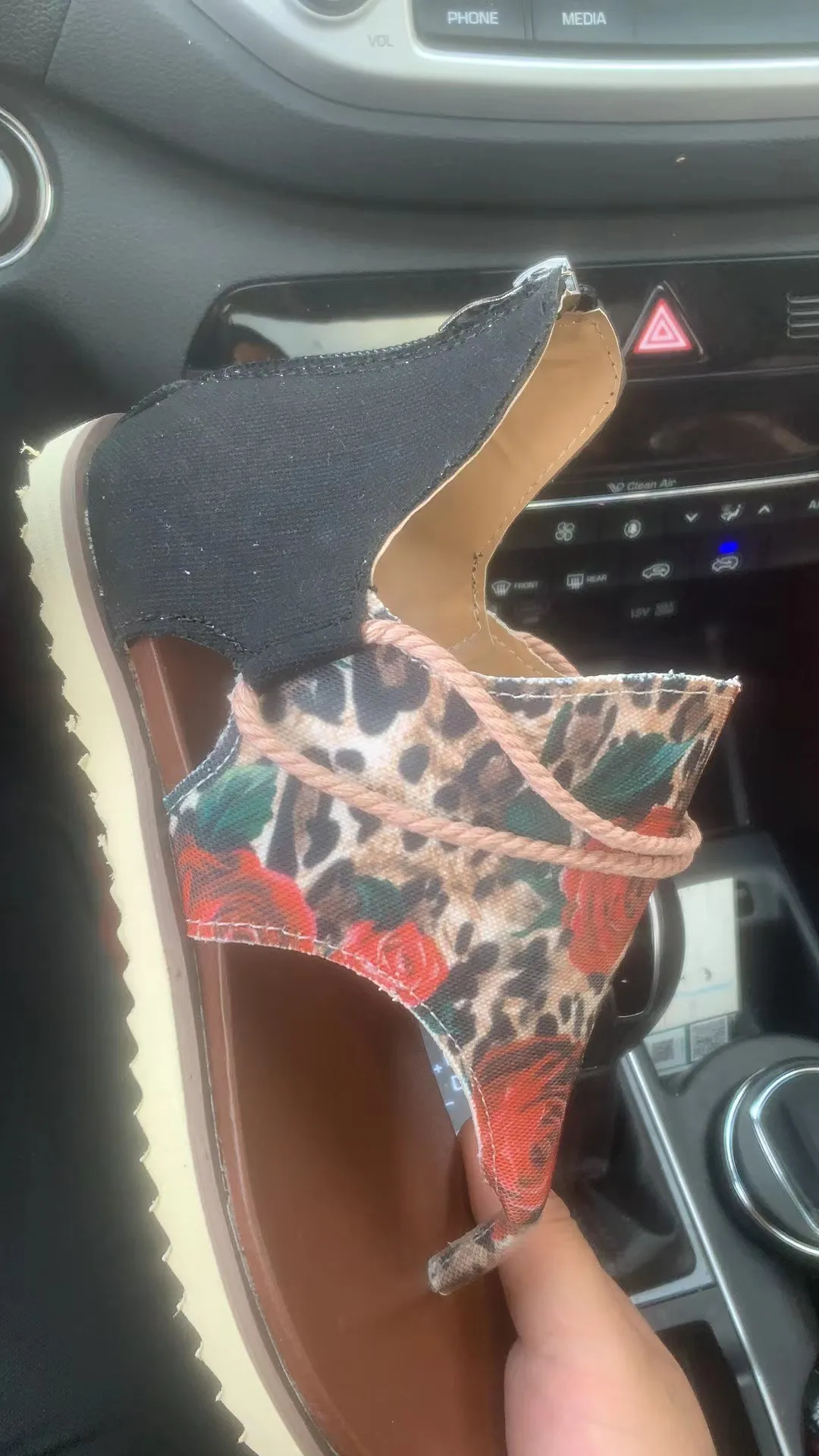 Dameklip på flatbunnet mesh-sandaler i romersk stil med T-e med leopardtrykk, fasjonable allsidige fritidssko_voghion.com