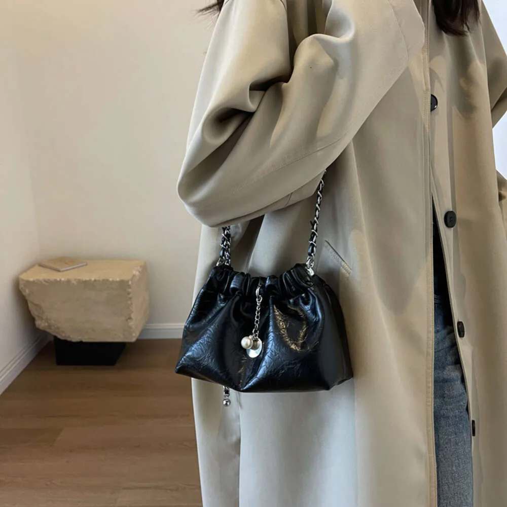 2024 Nowa designerska damska torba na ramię typu crossbody z łańcuszkiem Modny, wszechstronny, innowacyjny design Naturalny, minimalistyczny styl_voghion.com