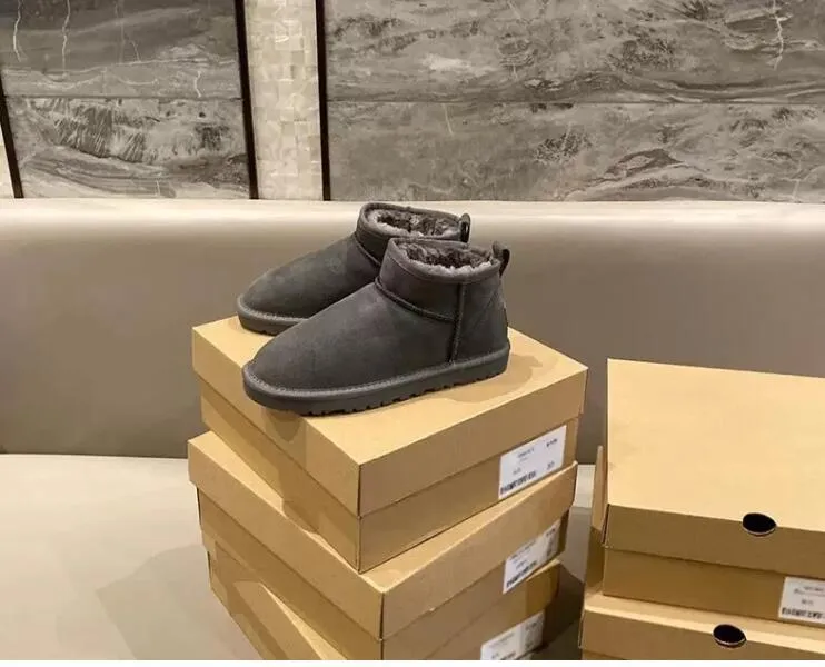 Designer-Schneestiefel für Damen U5854 Klassische kurze Mini-Leder-Winterstiefel Flache Pantoletten Warme Plüschfell-Booties Aus_voghion.com