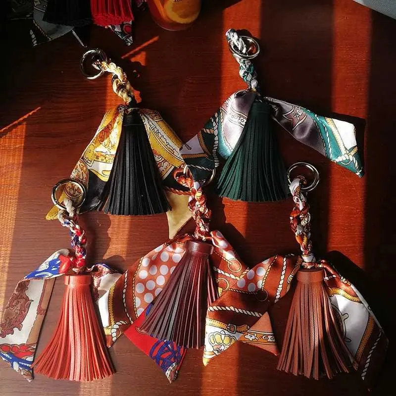 style silk decoration soft PU leather car keychain accessories fashionable womens jewelry pendant Y241121_voghion.com