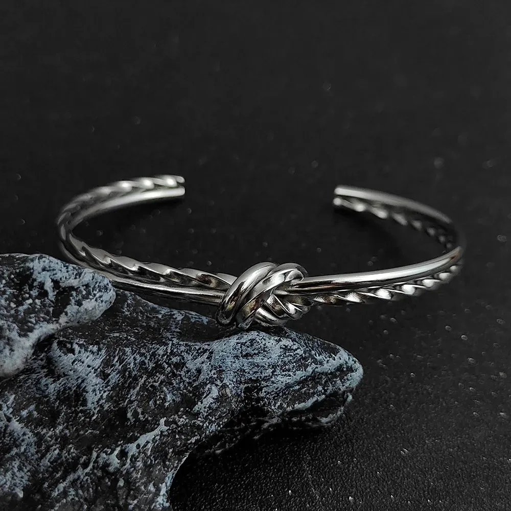 Knotted cuff armband i rostfritt stål guldpläterad dam_voghion.com