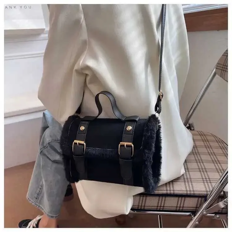Winter Frauen Crossbody/schulter 2023 Neue Lamm Plüsch Veet Tasche Dame Kleine Quadratische Handtasche Französisch Korea StyleC241106_voghion.com