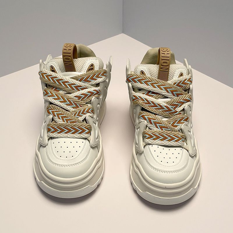 Aumenta la tendencia de los zapatos de tabla para hombre con diseño de estrella que combinan con todo._voghion.com
