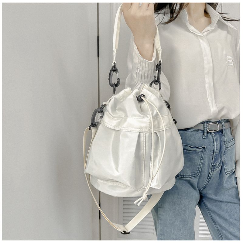 Lässige Schwimmtasche Große Kapazität Nylon Unterarm-Eimertasche Hochwertige tragbare Turntasche mit Kordelzug_voghion.com