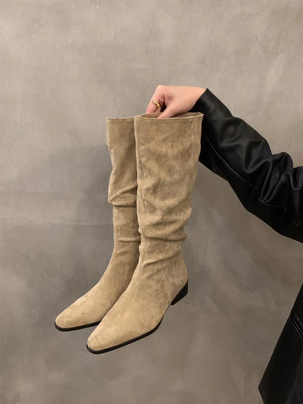 Womens knee high autumn and winter shoes fashionable womens sliding up folding low toe boots Botas De Mujer D81 241007_voghion.com