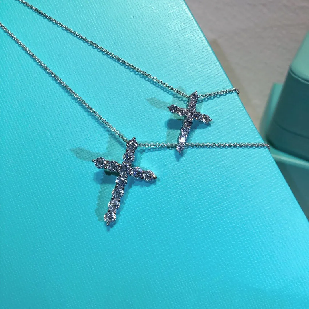 Collier tendance en forme de croix avec gros diamants pour anniversaire, polyvalent, à porter au quotidien, en laiton, bijoux de fête tendance_voghion.com
