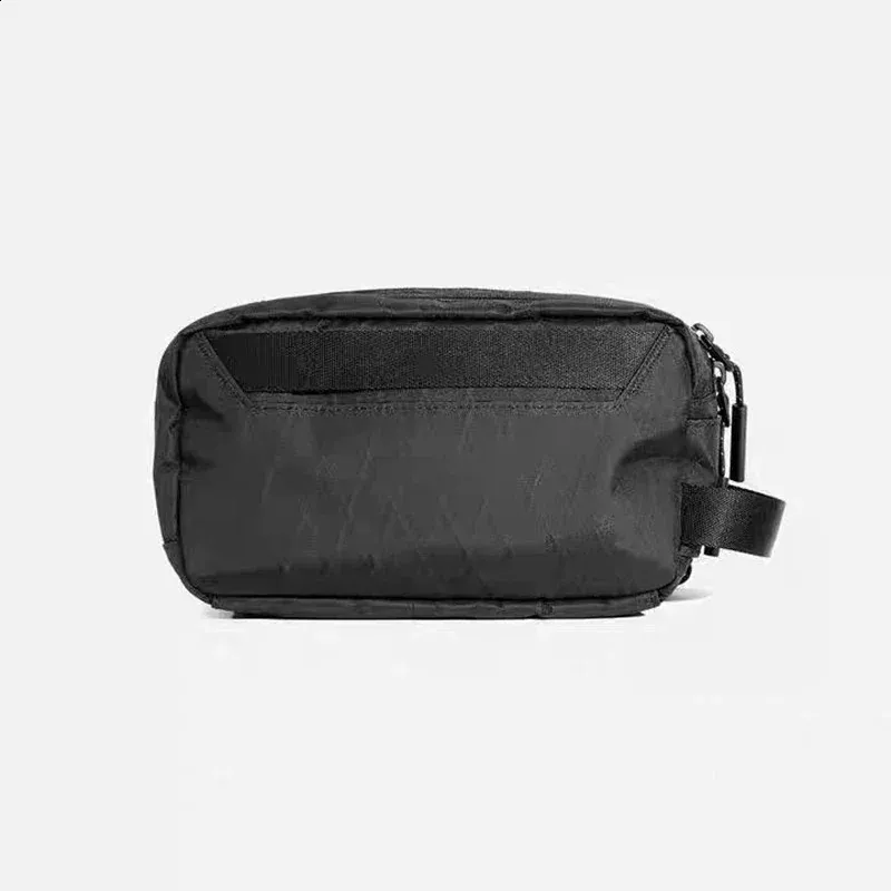 Trousse de toilette AER Dopp 2 X-Pac Nylon Mate Performance résistante à l'eau avec deux compartiments et pochette de rangement efficace_voghion.com
