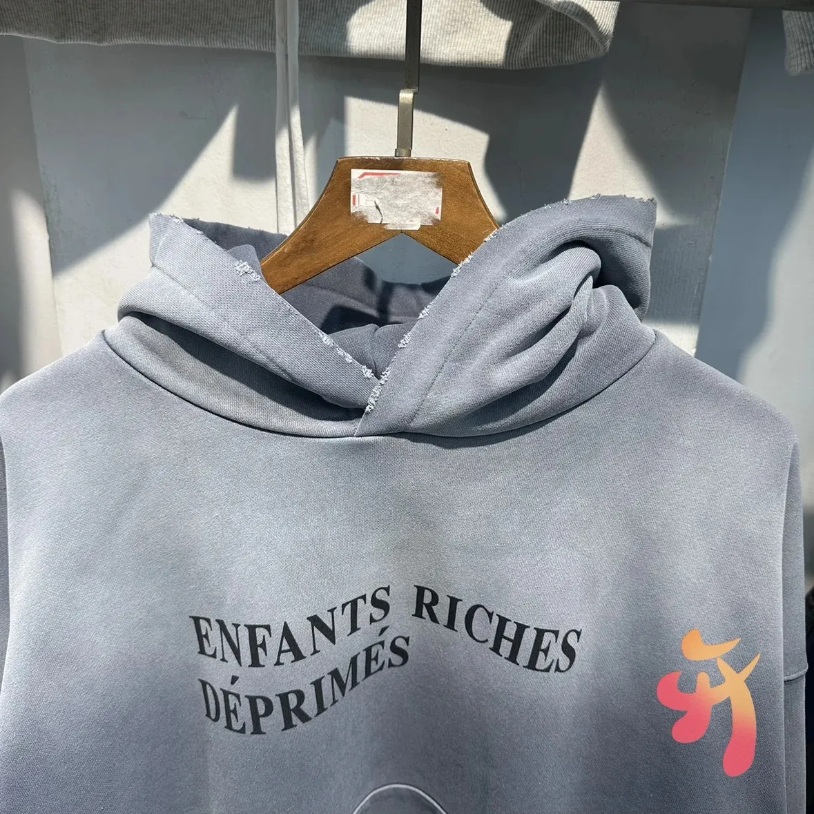 Tie Dye Gradient Wash Baby Wealth Deporimes Kapüşonlu Retro Sokak Harf Baskılı Bol Erkek ERD 241011_voghion.com