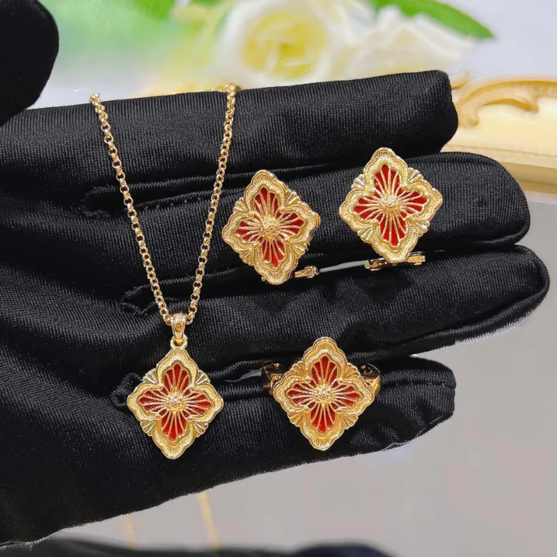 Guldklöver halsband med pärlemor i retro stil_voghion.com