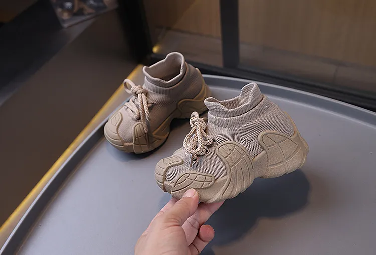 2025 Nei Sneakers fir Kanner Moud Slip on Walking Mesh Plateau Socken Stiwwelen Littlesprouts Klengkannerschong Grouss Gréisst Jugend_voghion.com