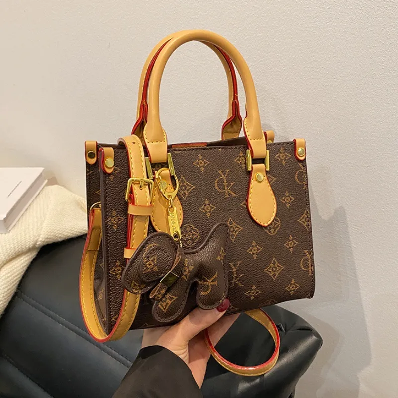 Free Shipping 2025 New Designer Shoulder Tote Bags For Womens Fashion Bag Handbag Messenger Fashionable Printed Woman_voghion.com